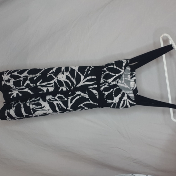 Bold Betty Dress - Picture 1 of 9